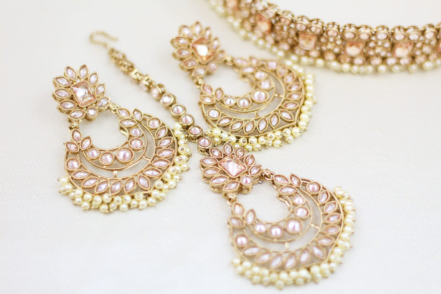 GOLD FINISH POLKI CHOKER SET (4PC)