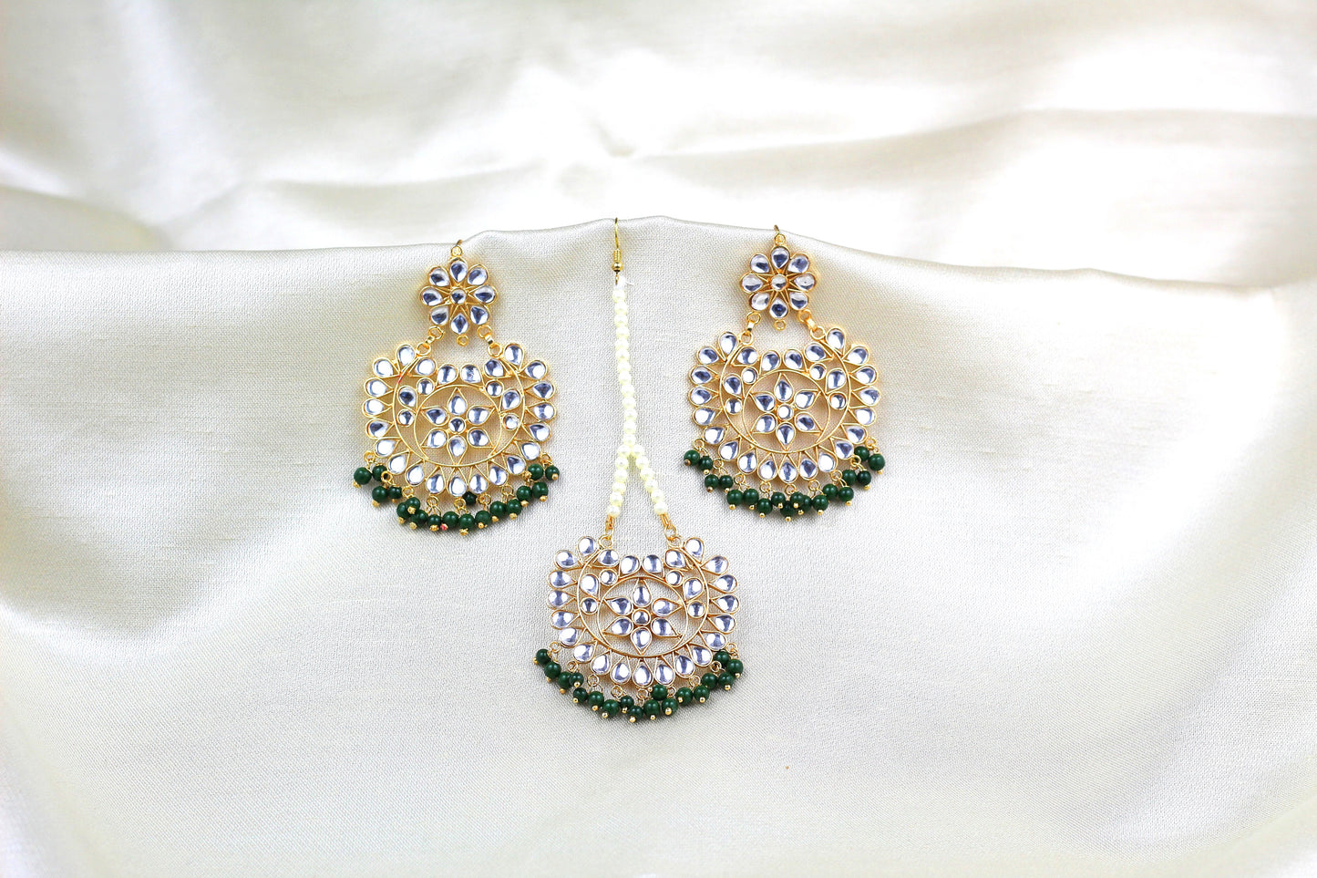 KUNDAN TIKKA SET WITH GREEN PEARL