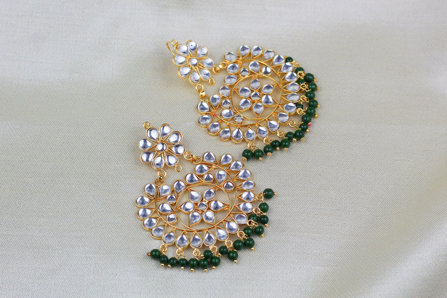 KUNDAN TIKKA SET WITH GREEN PEARL