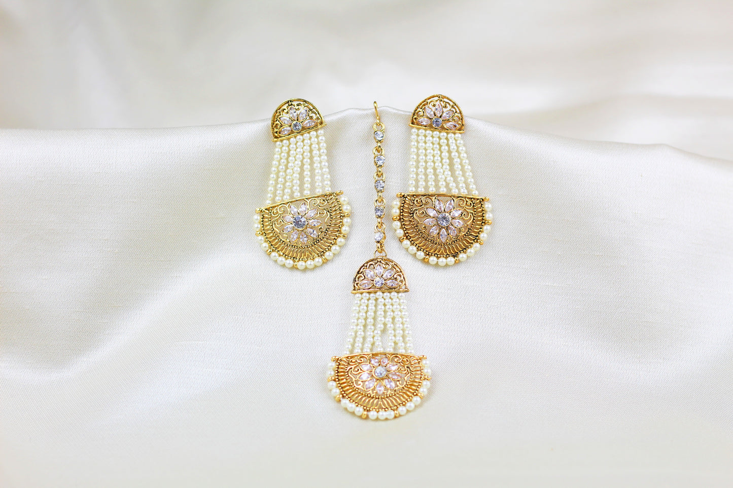 POLKI WITH PEARL CHAINS TIKKA SET