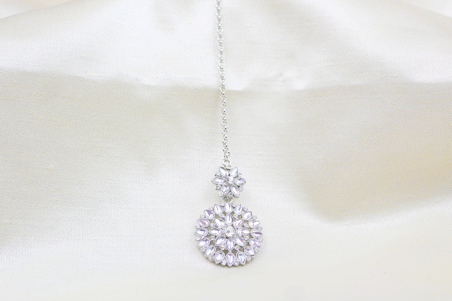 SILVER FINISH KUNDAN MAANG TIKKA