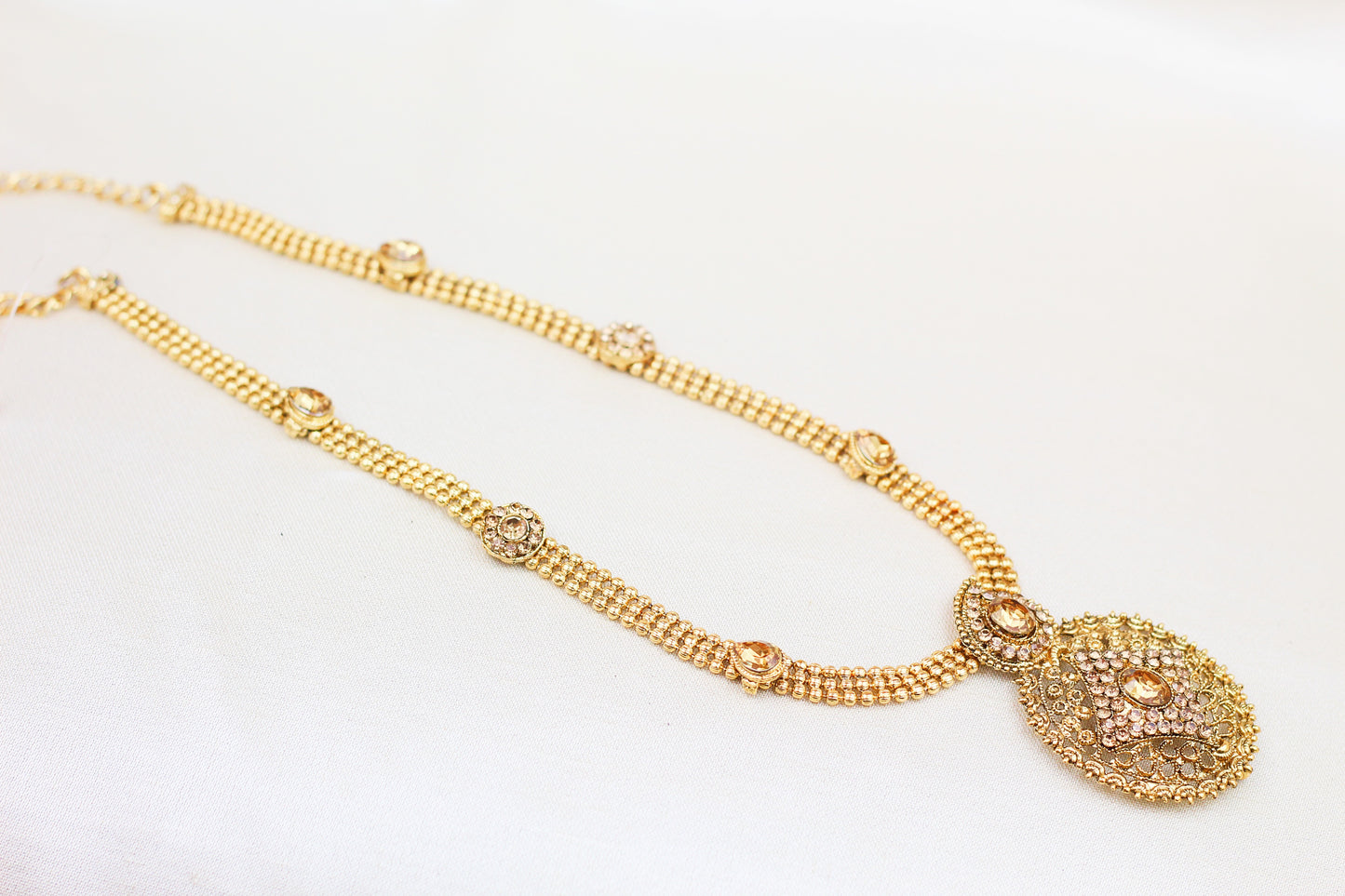 GOLD WAIST BELT WITH PENDANT