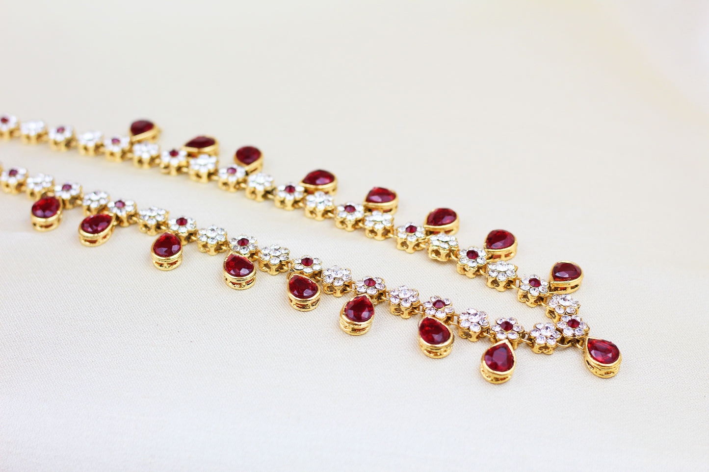 RHINE STONE FLOWER WAIST BELT WITH RED STONE DROPPINGS