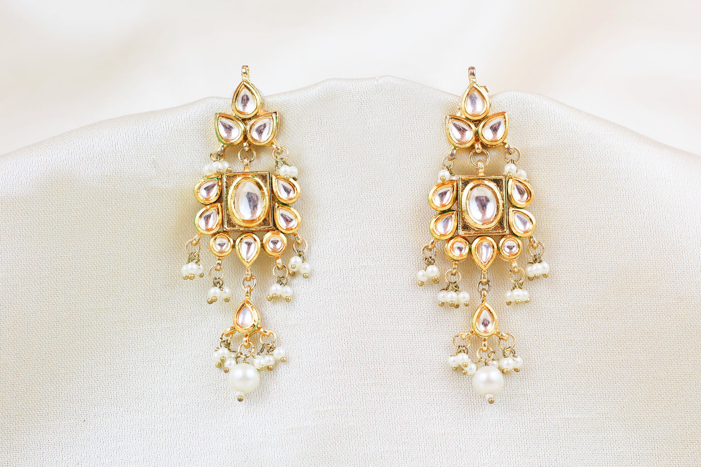 KUNDAN AND PEARL CHOKER SET (3PC)