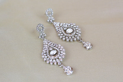 SILVER RHINE STONE EARRING