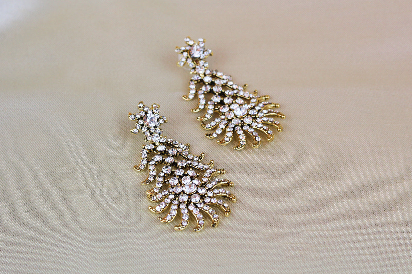GOLD FINISH RHINE STONE EARRING