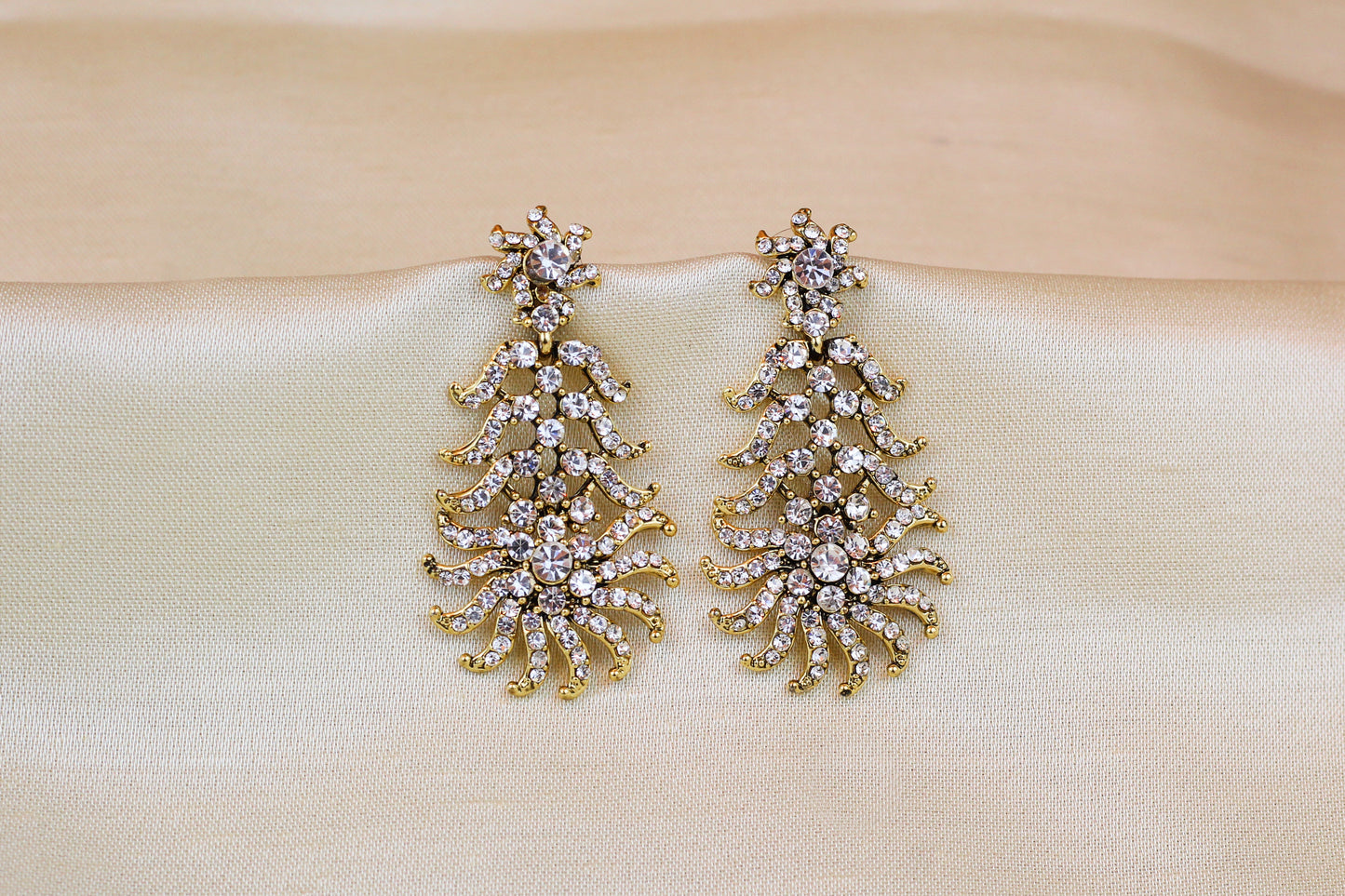 GOLD FINISH RHINE STONE EARRING