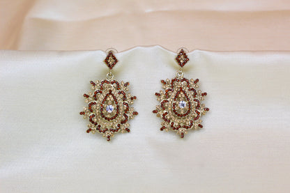 BROWN AND GOLD RHINE STONE EARRING