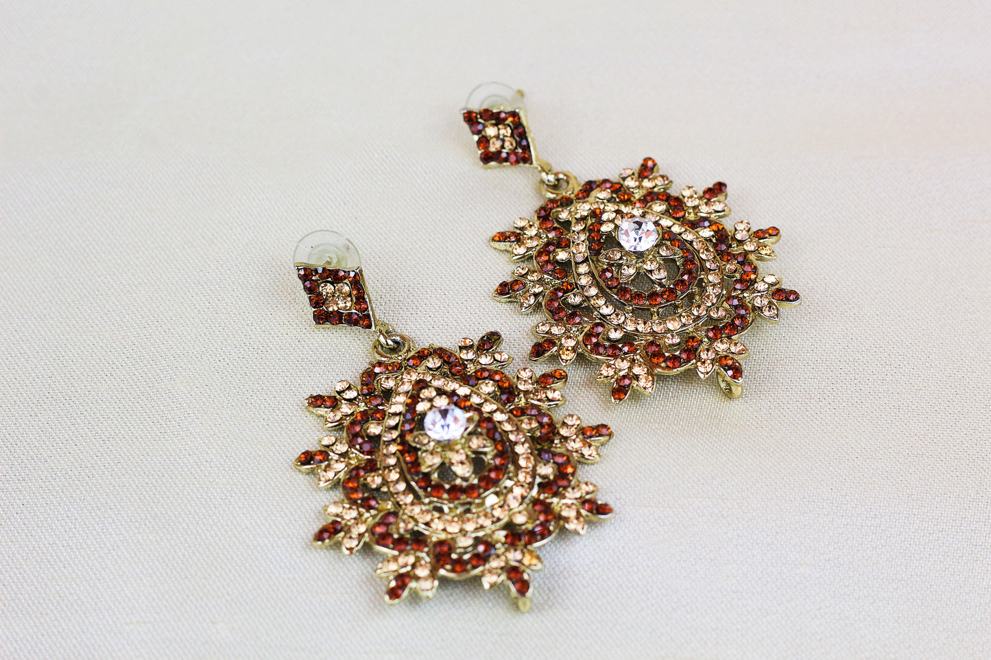 BROWN AND GOLD RHINE STONE EARRING