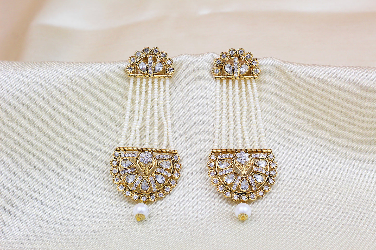 RHINE STONE EARRING WITH PEARL STRINGS