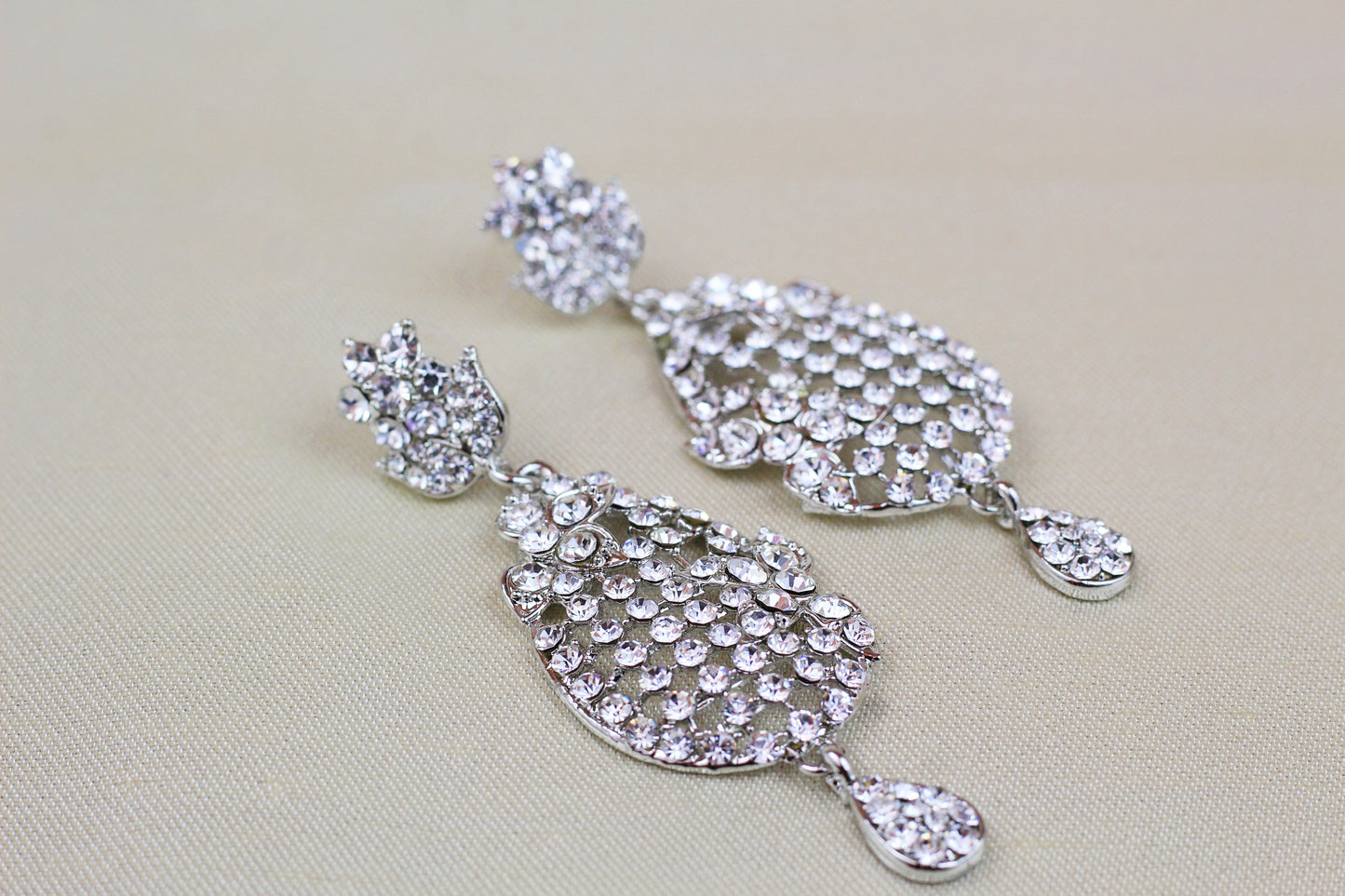 SILVER RHINE STONE EARRING