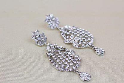 SILVER RHINE STONE EARRING
