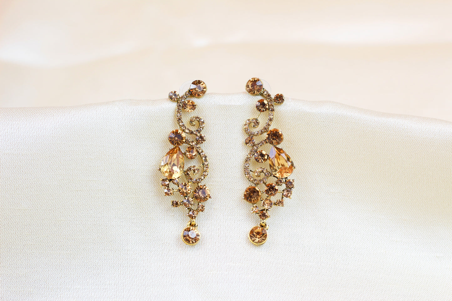YELLOW/GOLD RHINE STONE EARRING