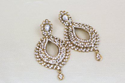 GOLD FINISH RHINE STONE EARRING