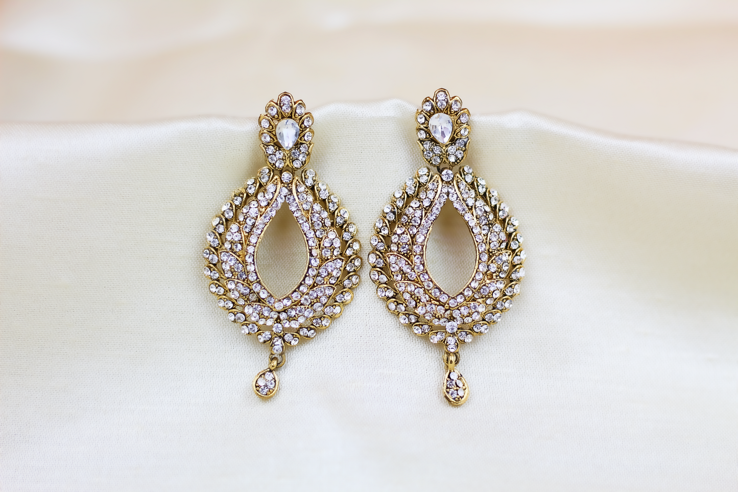 GOLD FINISH RHINE STONE EARRING