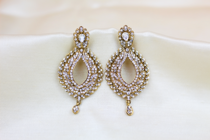 GOLD FINISH RHINE STONE EARRING