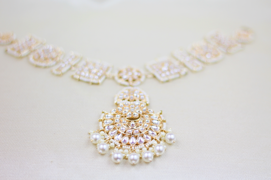 KUNDAN AND PEARL  SQUARE DESIGN MATHA PATTI