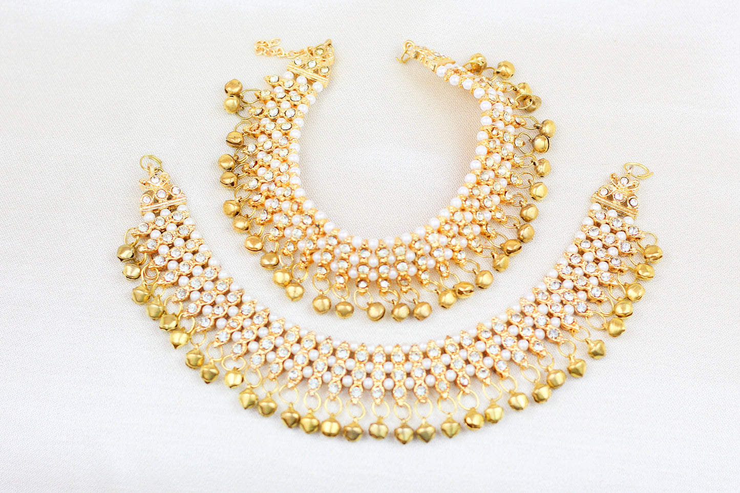 GOLD FINISH STONE AND PEARL ANKLETS