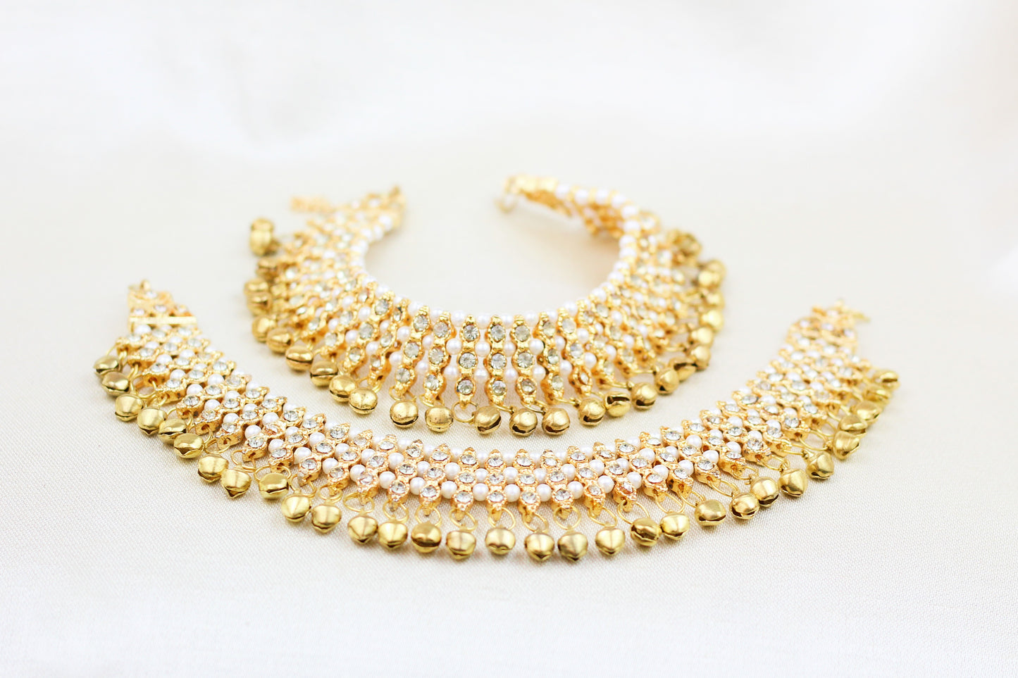 GOLD FINISH STONE AND PEARL ANKLETS