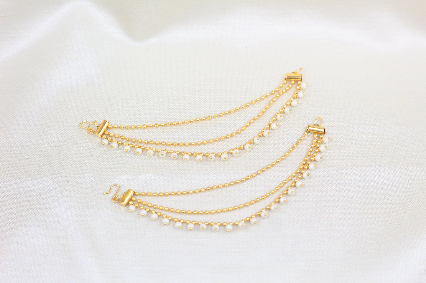 GOLD FINISH TRIPLE CHAIN WITH PEARL SAHARE