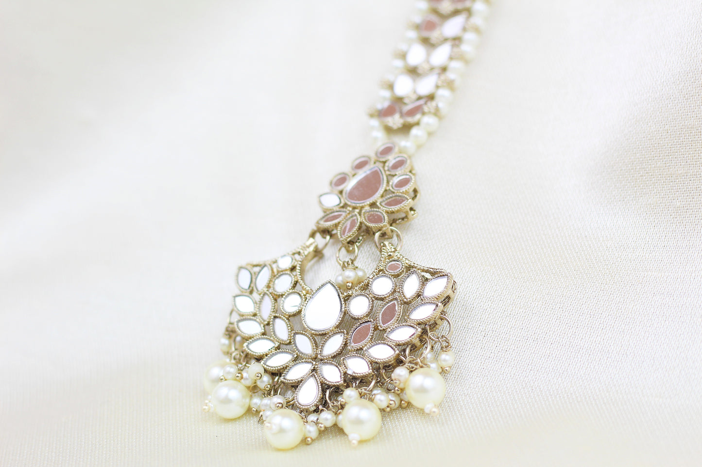 MIRROR WORK MAANG TIKKA