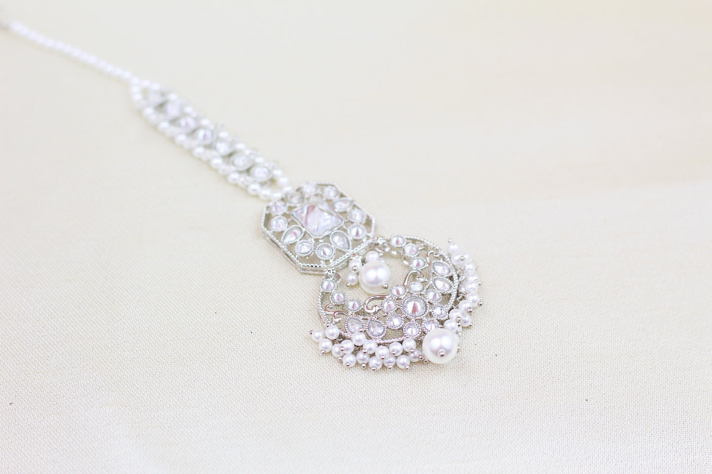 SILVER POLKI WITH PEARL DROP MAANG TIKKA