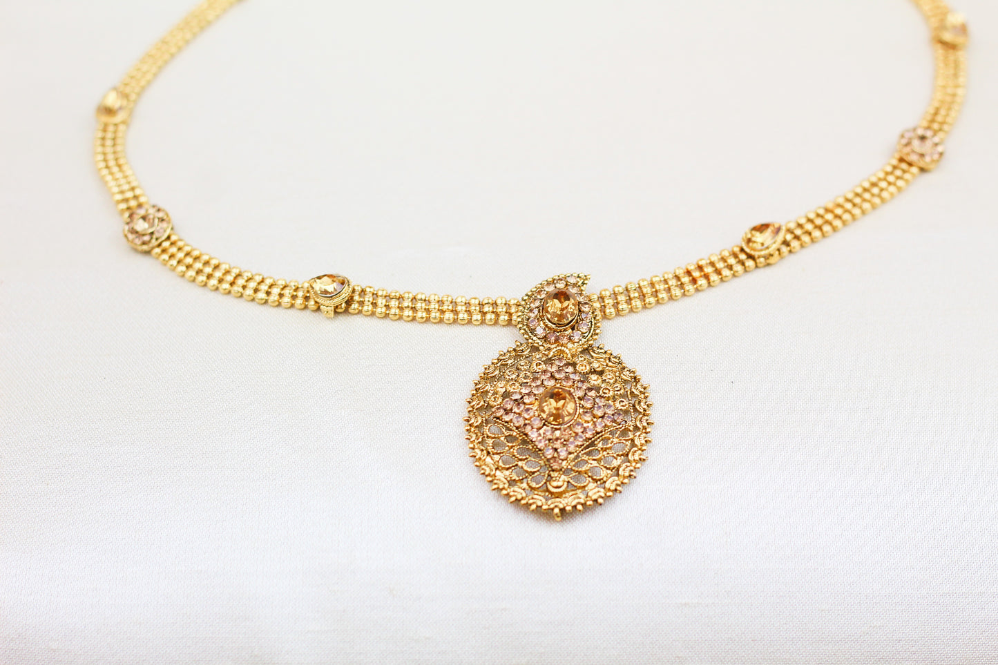 GOLD  WAIST BELT WITH PENDANT