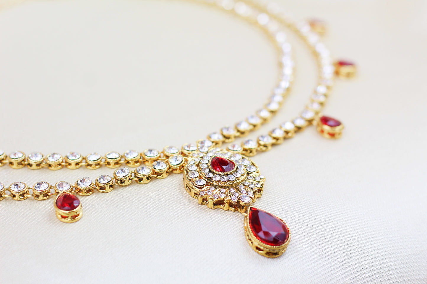 DOUBLE CHAIN WITH RED PENDANT WAIST BELT