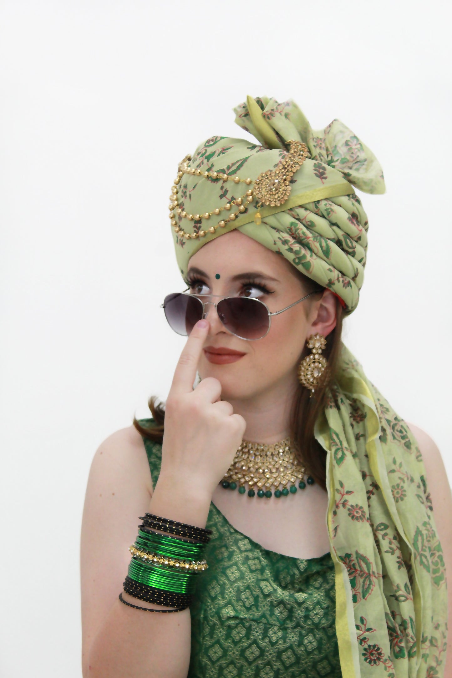 PRE MADE SET IN BLACK AND GOLD COLOUR