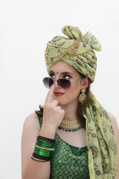 PRE MADE SET IN BLACK AND GOLD COLOUR