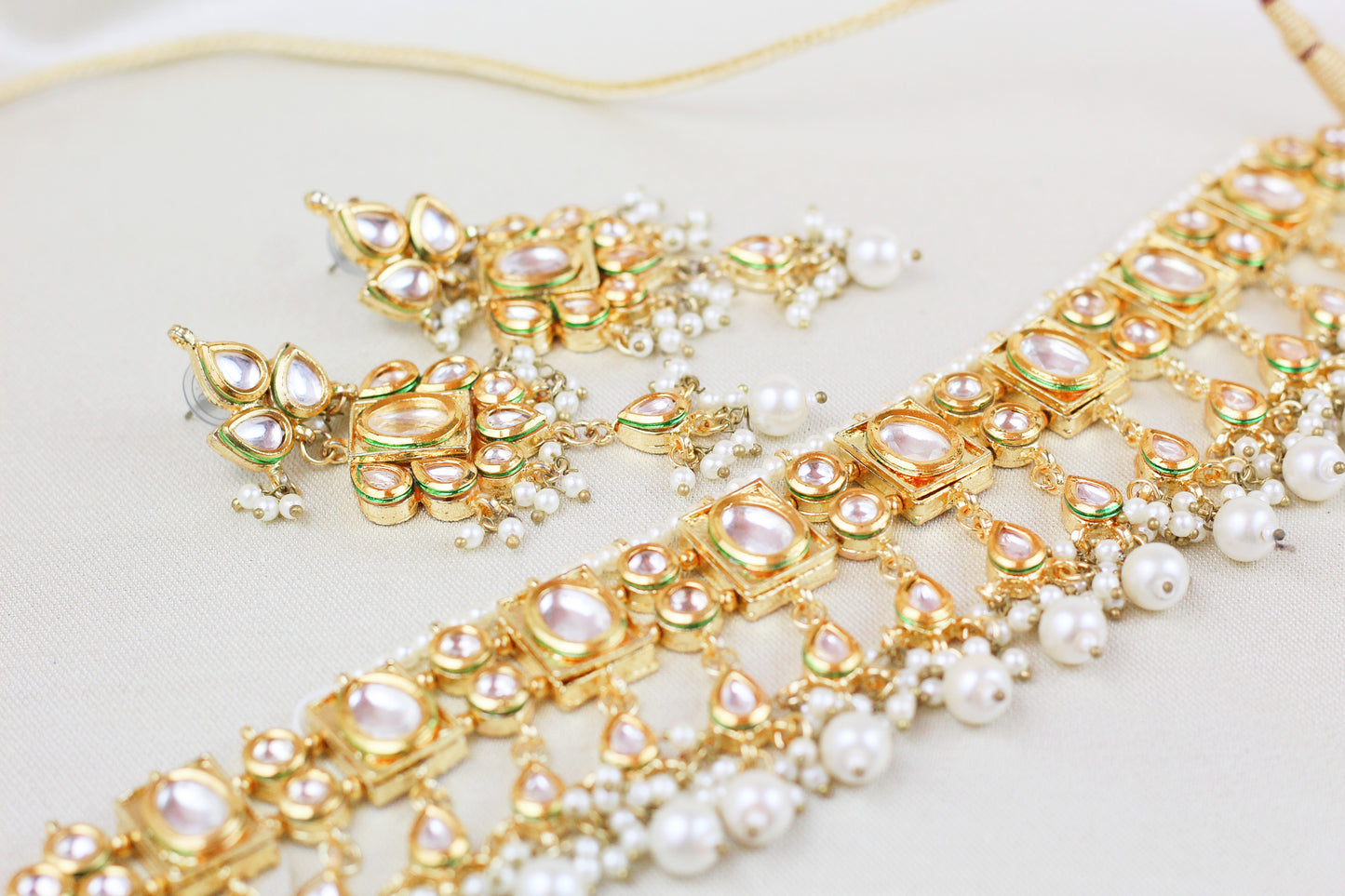 KUNDAN AND PEARL CHOKER SET (3PC)