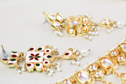 KUNDAN AND PEARL CHOKER SET (3PC)