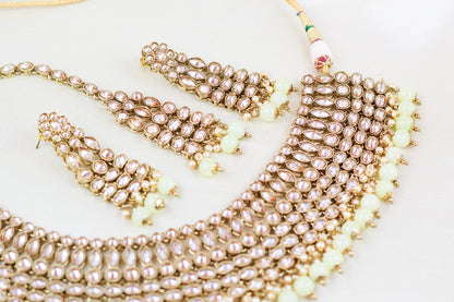 POLKI NECKLACE SET WITH LIGHT SAGE GREEN BEADS (4PC)